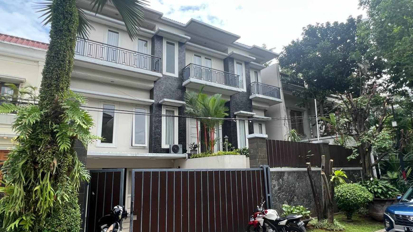 Mansion for Rent in Pondok Indah - Beautiful and Quiet Street - Fully Upgraded