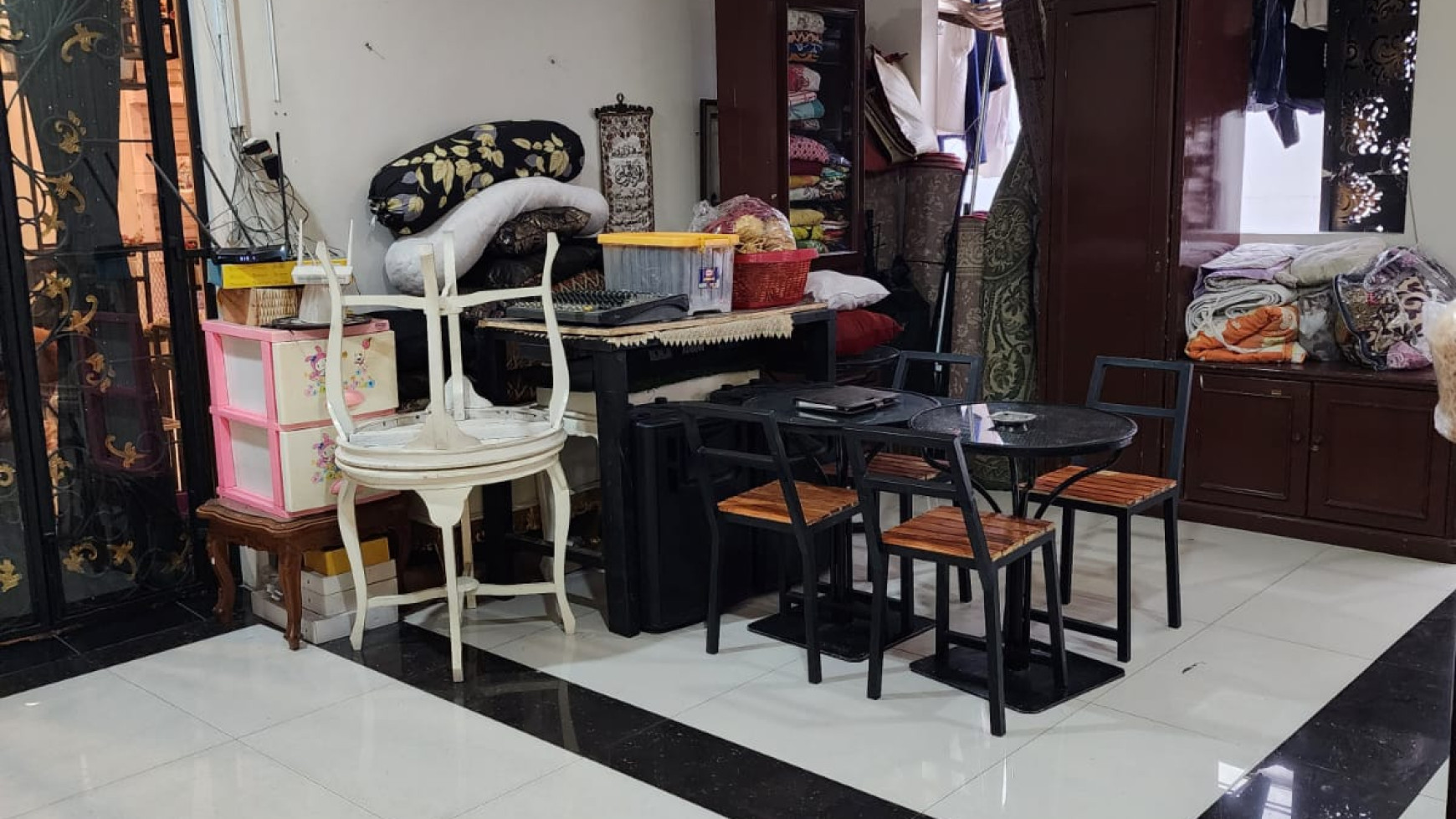 Dijual Rumah Tinggal dan Ruang Usaha Lokasi Strategis @Pasar Minggu