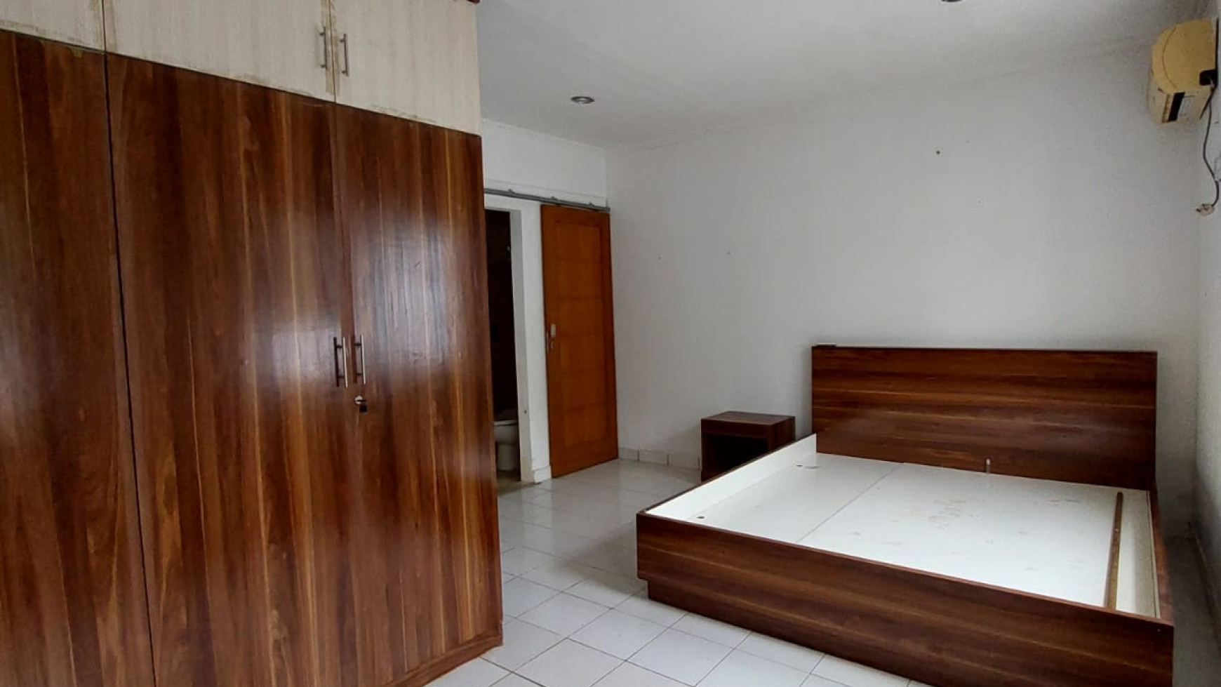 Rumah siap huni di Sektor 9 Bintaro Jaya.