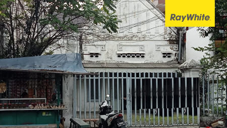 Rumah Pusat Kota di Jalan Raya Tidar Surabaya