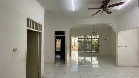 Rumah Lokasi Strategis dan Halaman Luas @Jl Masjid Nurul Fajri, Pondok Jaya