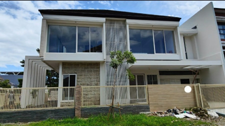 Dijual Rumah Somerset Citraland Surabaya Full Furnished Modern- TerLUAS 525 m2 + Garasi Carport masuk 6 Mobil