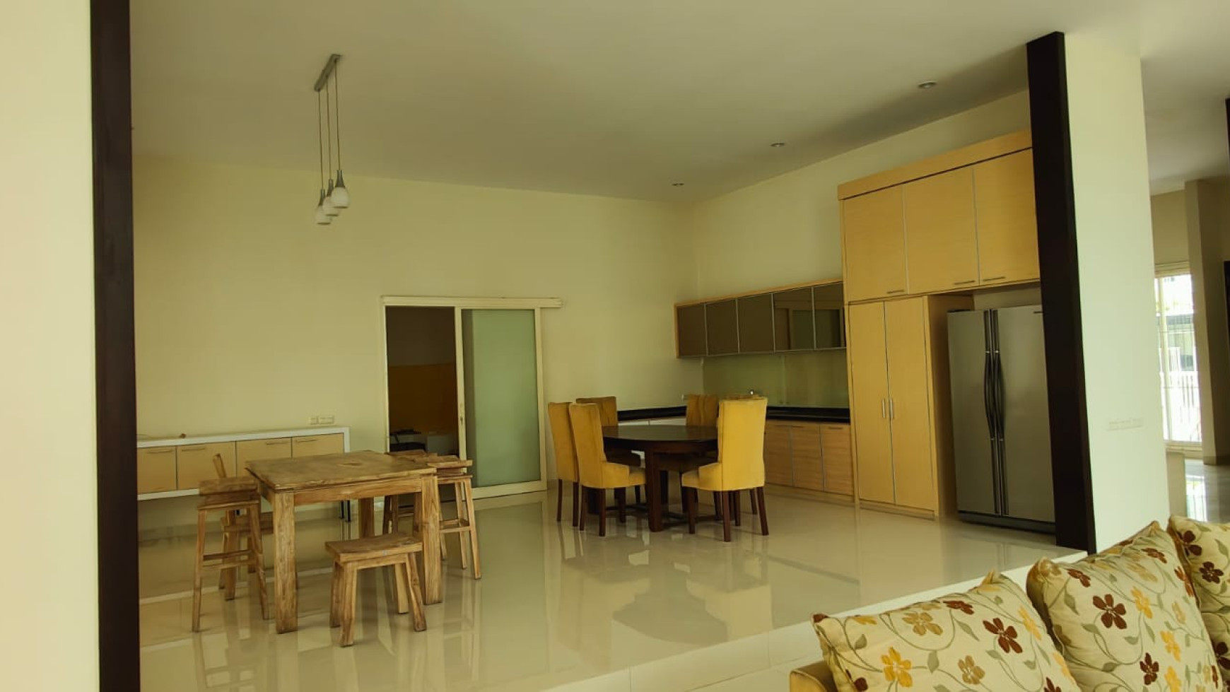 Dijual Rumah Somerset Citraland Surabaya Full Furnished Modern- TerLUAS 525 m2 + Garasi Carport masuk 6 Mobil