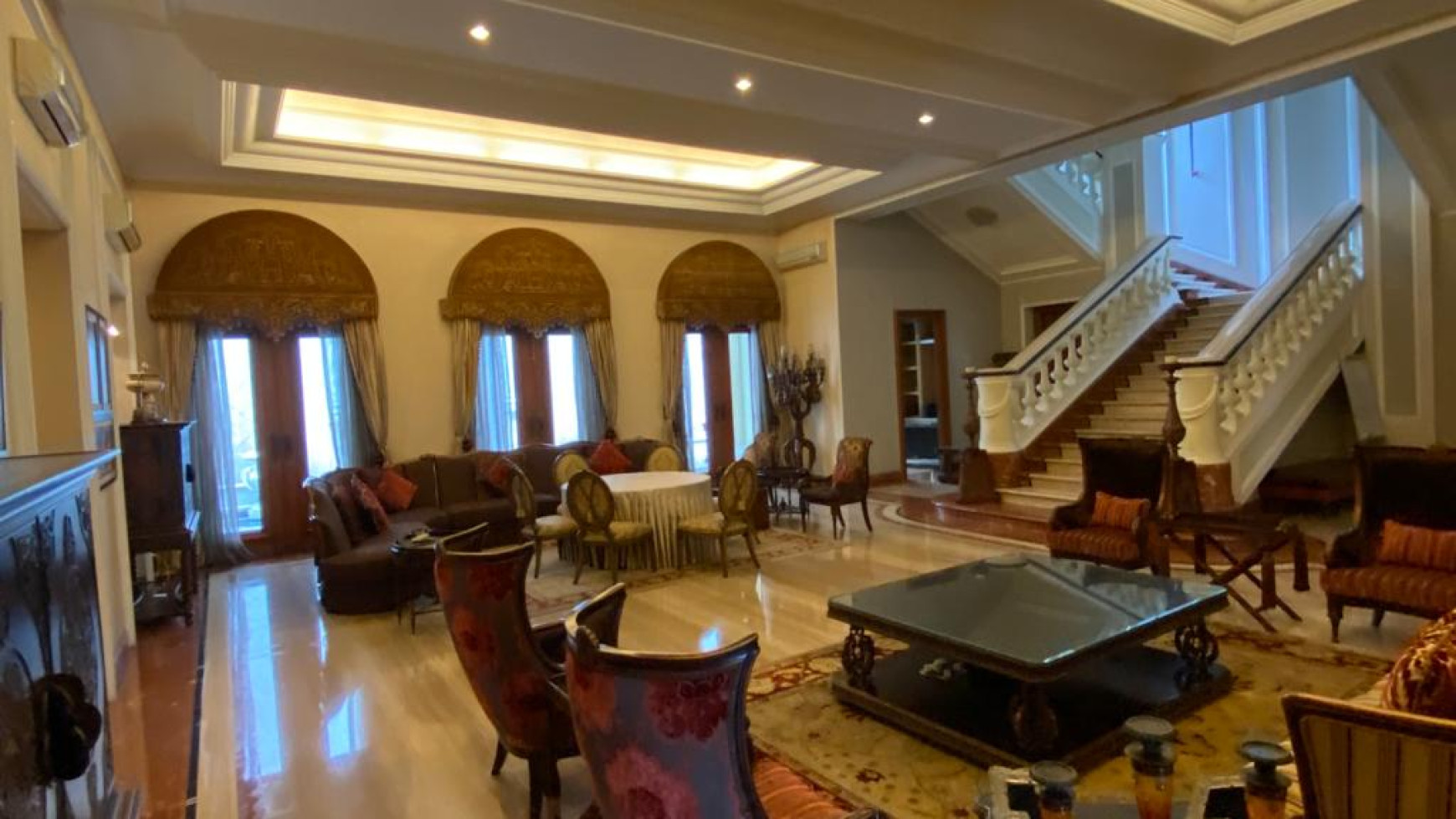 Fully updated Mansion for sale in Kuningan. Priced to sell.