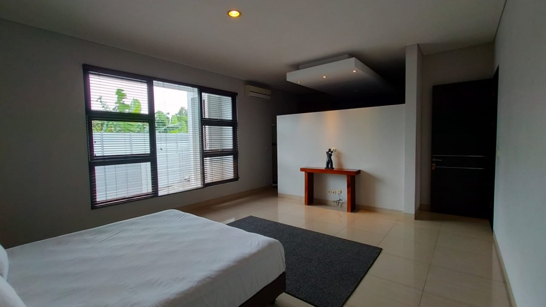 Rumah Modern Minimalis di Komplek Setra Duta, Bandung