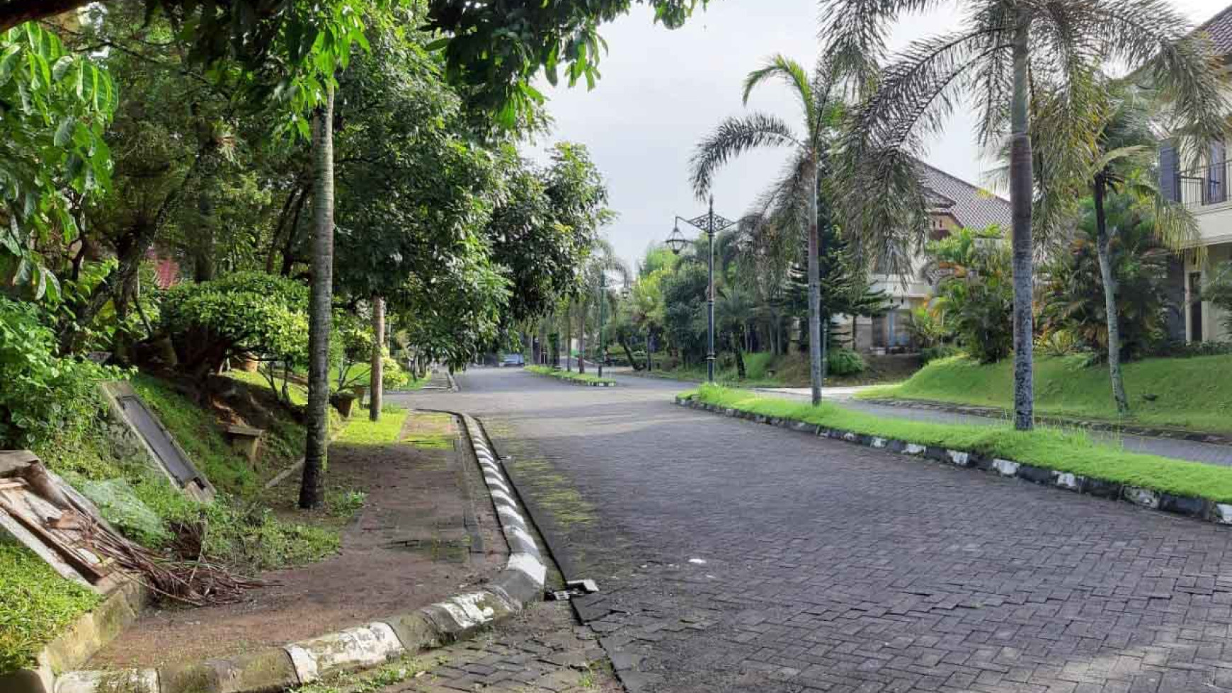 Rumah di Pesona Merapi View, Ngaglik, Sleman - Yogyakarta, 2 Lantai, Mewah, Lingkungan Elite, Jalan Utama Kembar, Siap Huni