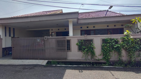 Rumah Minimalis Semi Furnished di jl Saturnus Utara, Bandung