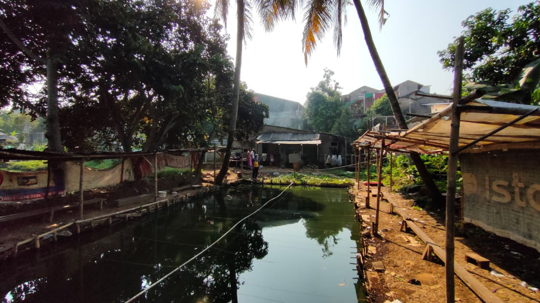 Tanah beserta bangunan, kebun dan pemancingan di Bogor