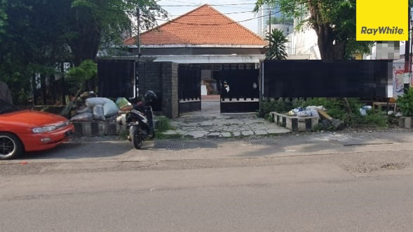 Disewakan Rumah Strategis Pusat Kota di Jalan Tegalsari Surabaya