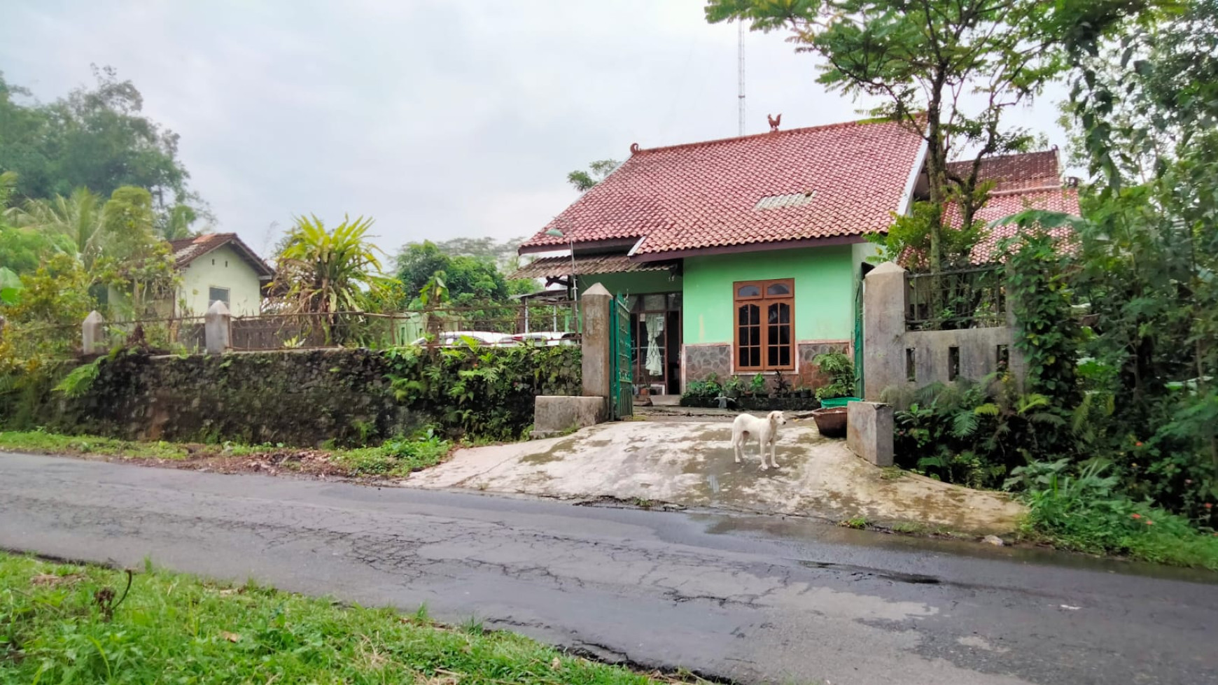 RUMAH SEMI FURNISH + TANAH 3 KAVLING DI PAKEM 