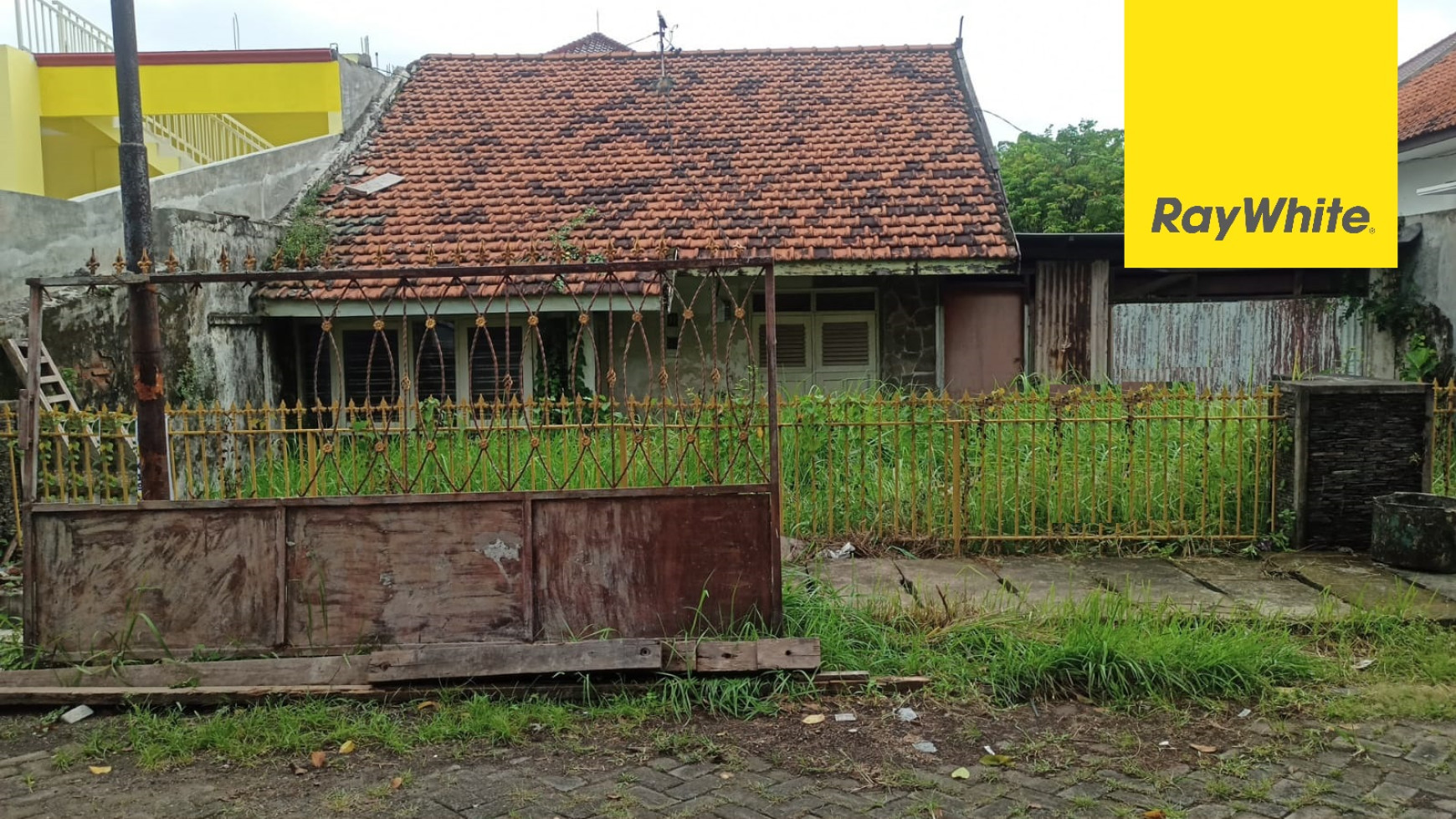 Rumah Hitung Tanah SHM di Jalan Gayungsari Surabaya