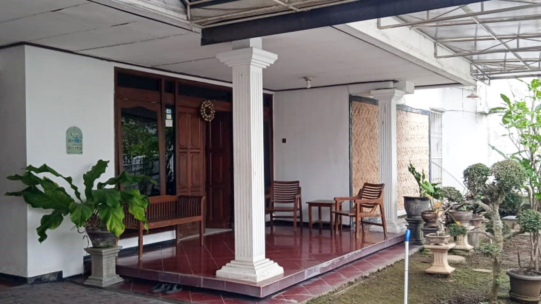 Rumah di Kertamenanggal Surabaya, Bagus + Terawat, Row Jalan Lebar, Siap Huni