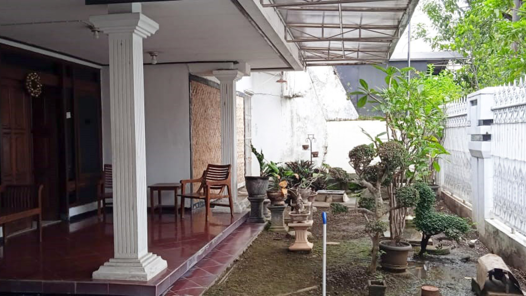 Rumah di Kertamenanggal Surabaya, Bagus + Terawat, Row Jalan Lebar, Siap Huni