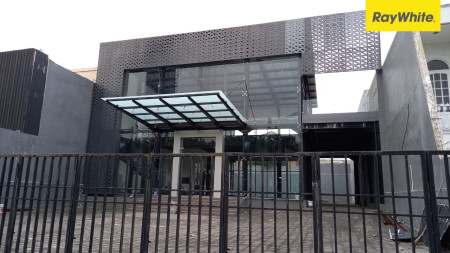 Disewakan Gedung 2 lantai di Jalan Raya Kertajaya Indah Surabaya