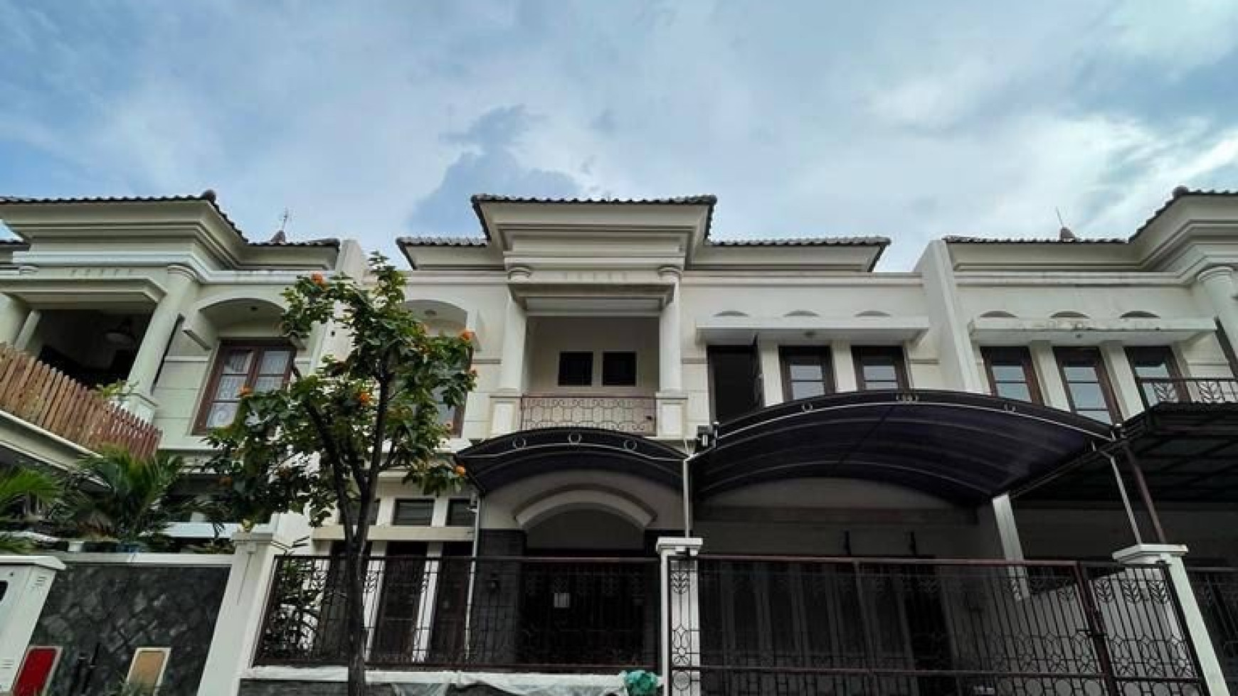 Disewakan Rumah di Central Park A Yani Surabaya Selatan
