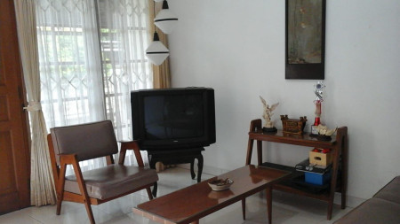 Rumah Lokasi Strategis dengan Bangunan Kokoh @Bumi Karang Indah, Lebak Bulus