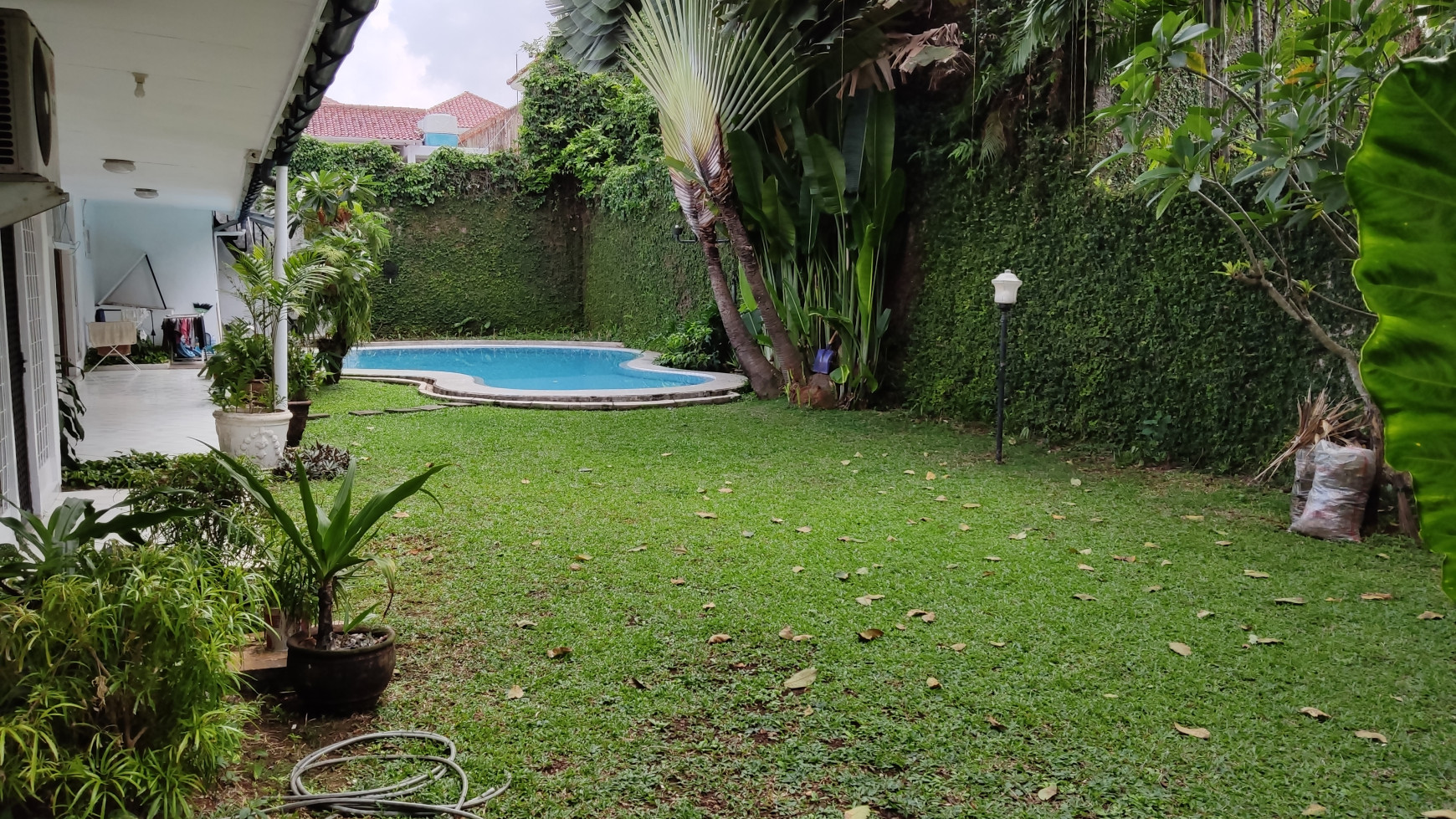 RUMAH DI KEMANG JAKARTA SELATAN ( 375 JT/THN Nego )