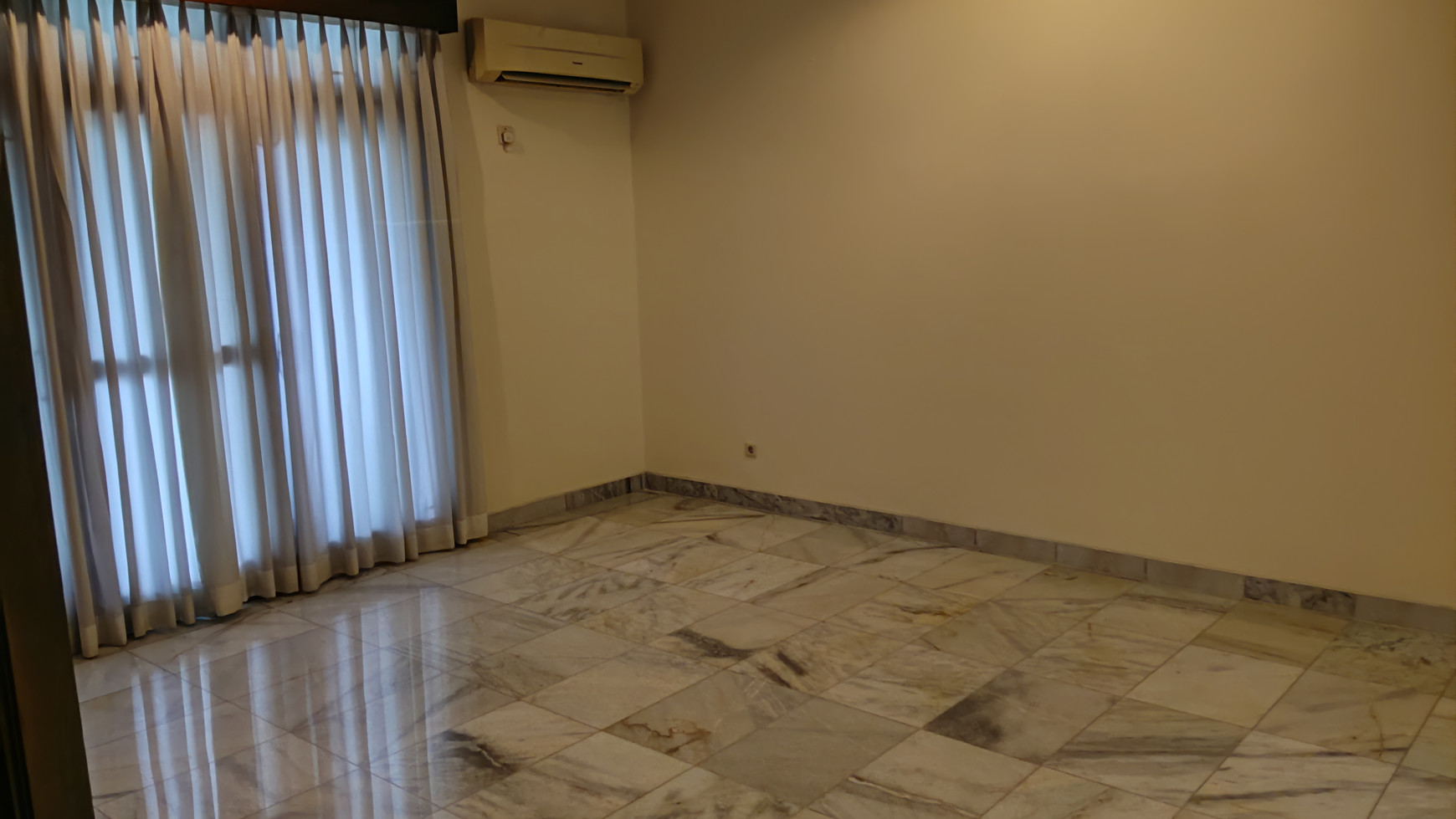 RUMAH DI KEMANG JAKARTA SELATAN ( 29 Jt/m )