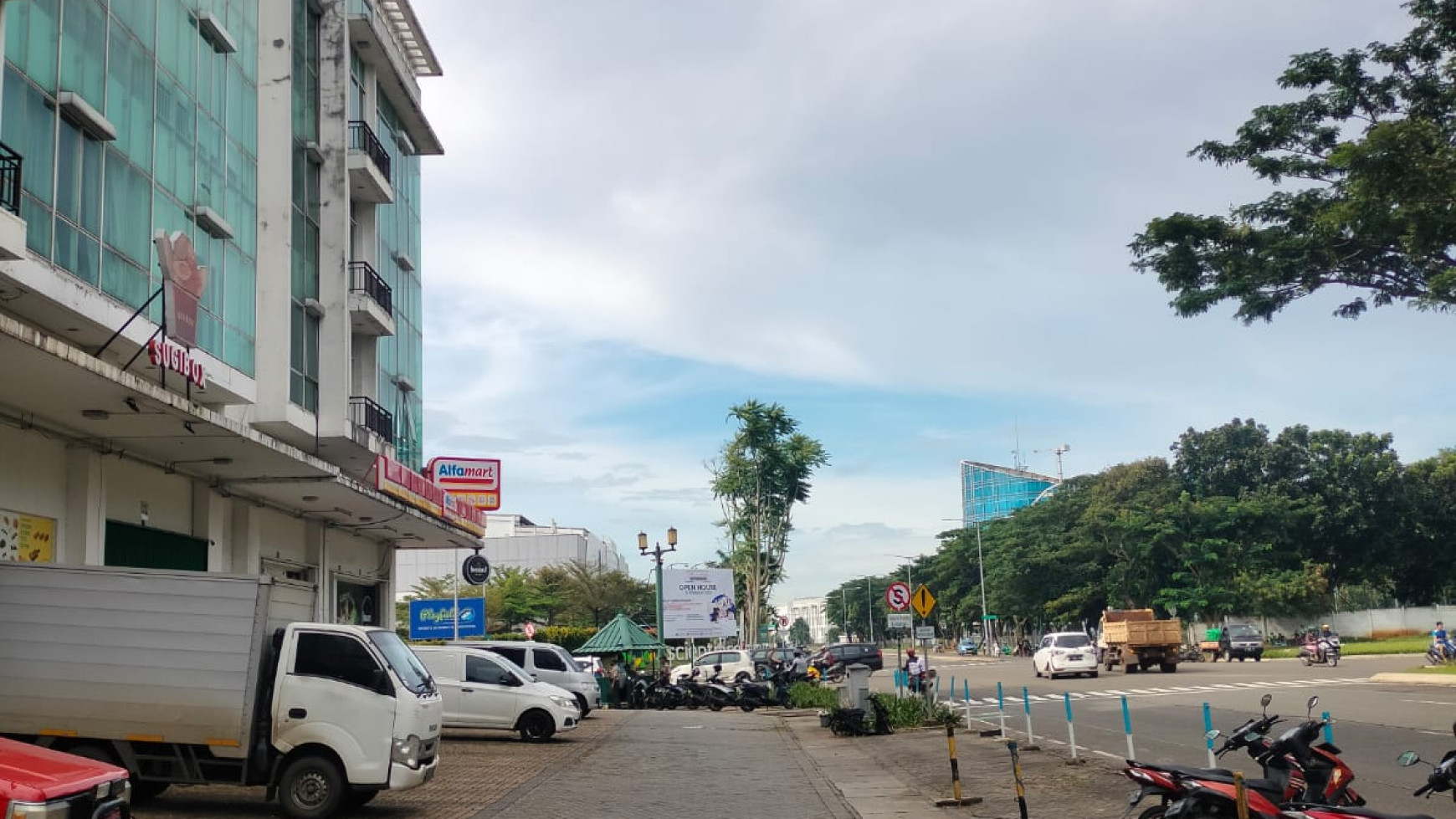 Ruko 4 lantai hadap Jalan Raya di Gading Serpong