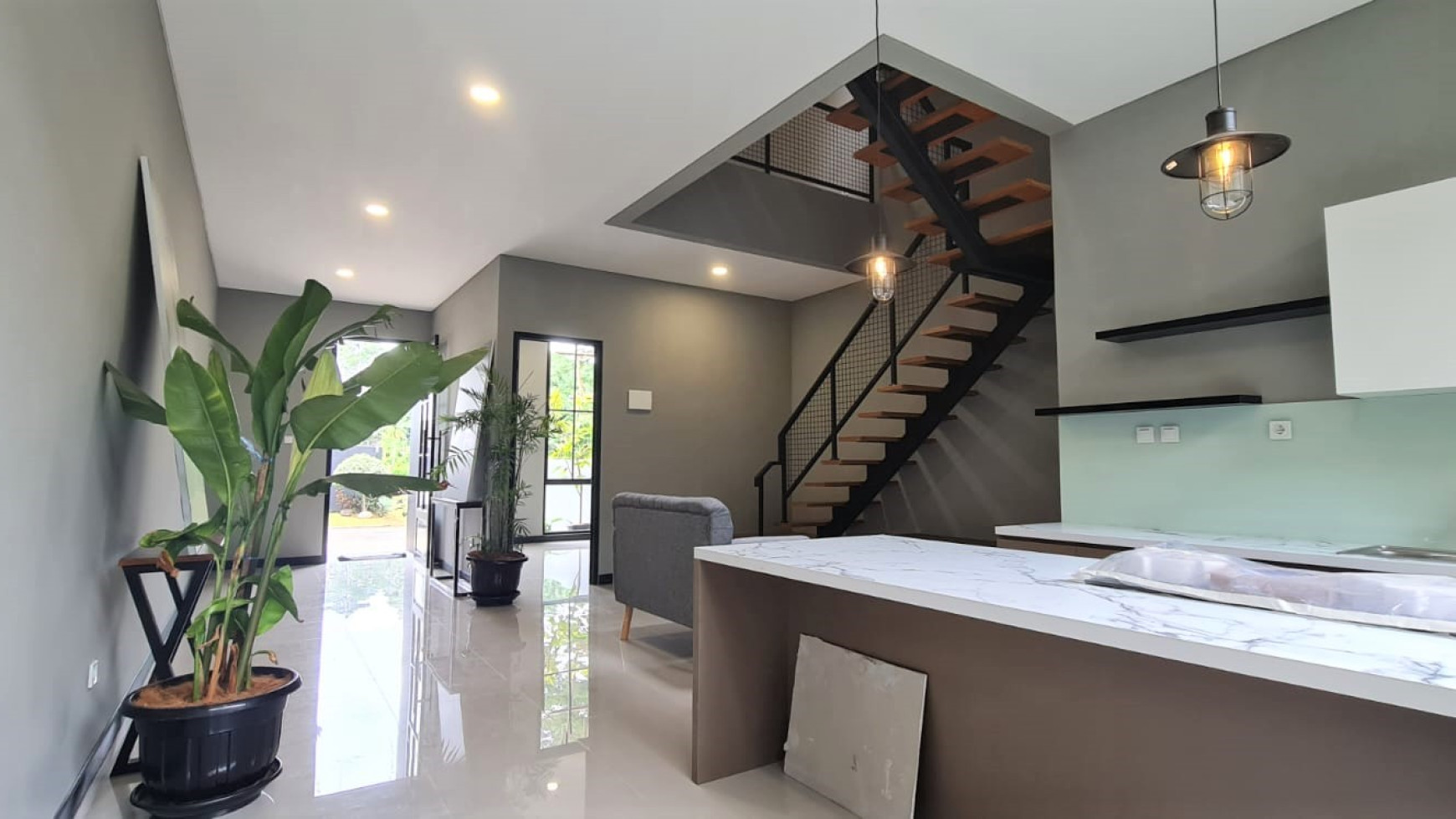 Rumah Brand New 3 lantai di Kencana Loka, Bsd City