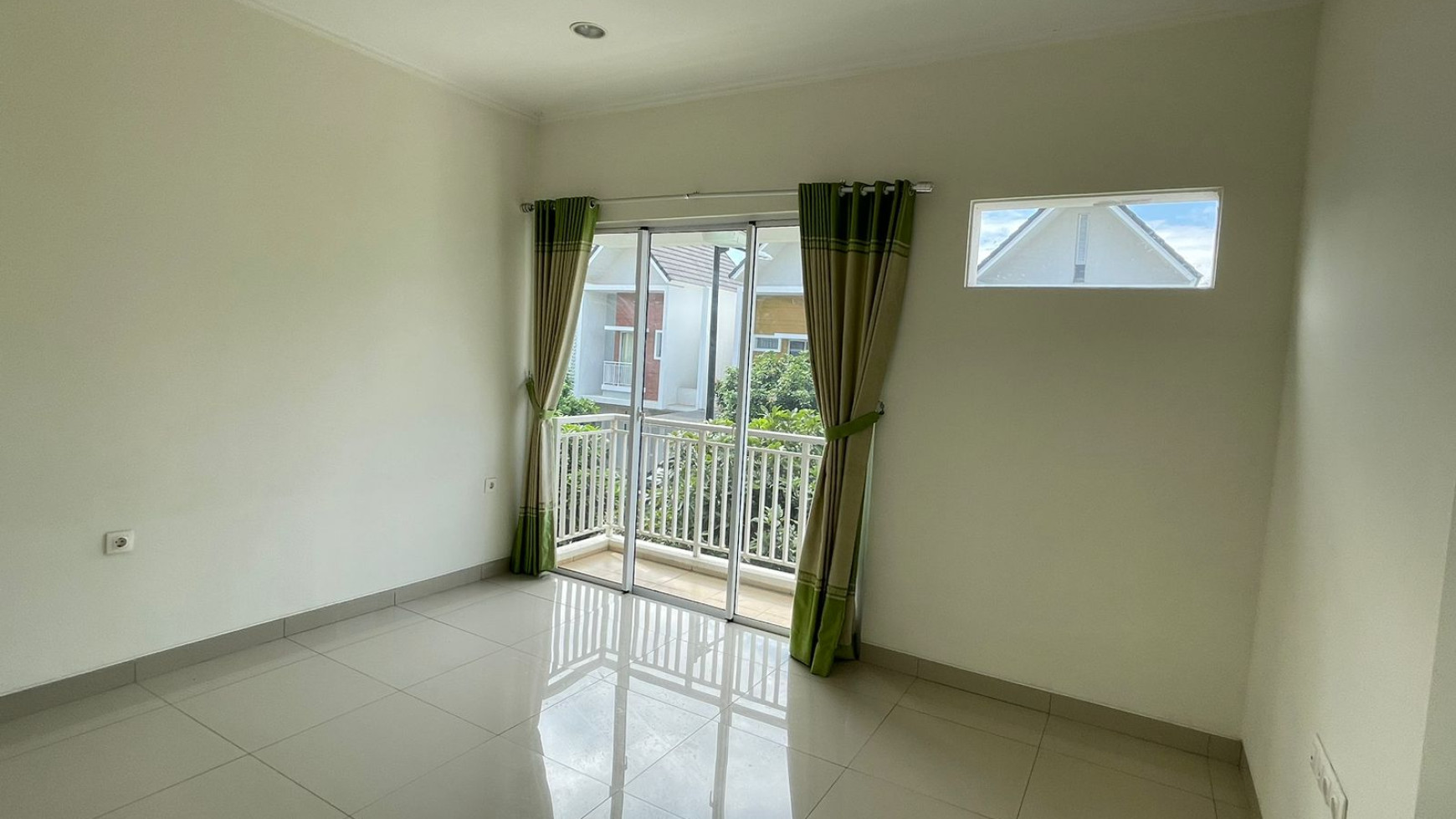 Rumah Asri di Cluster Amanda, Summarecon Bandung