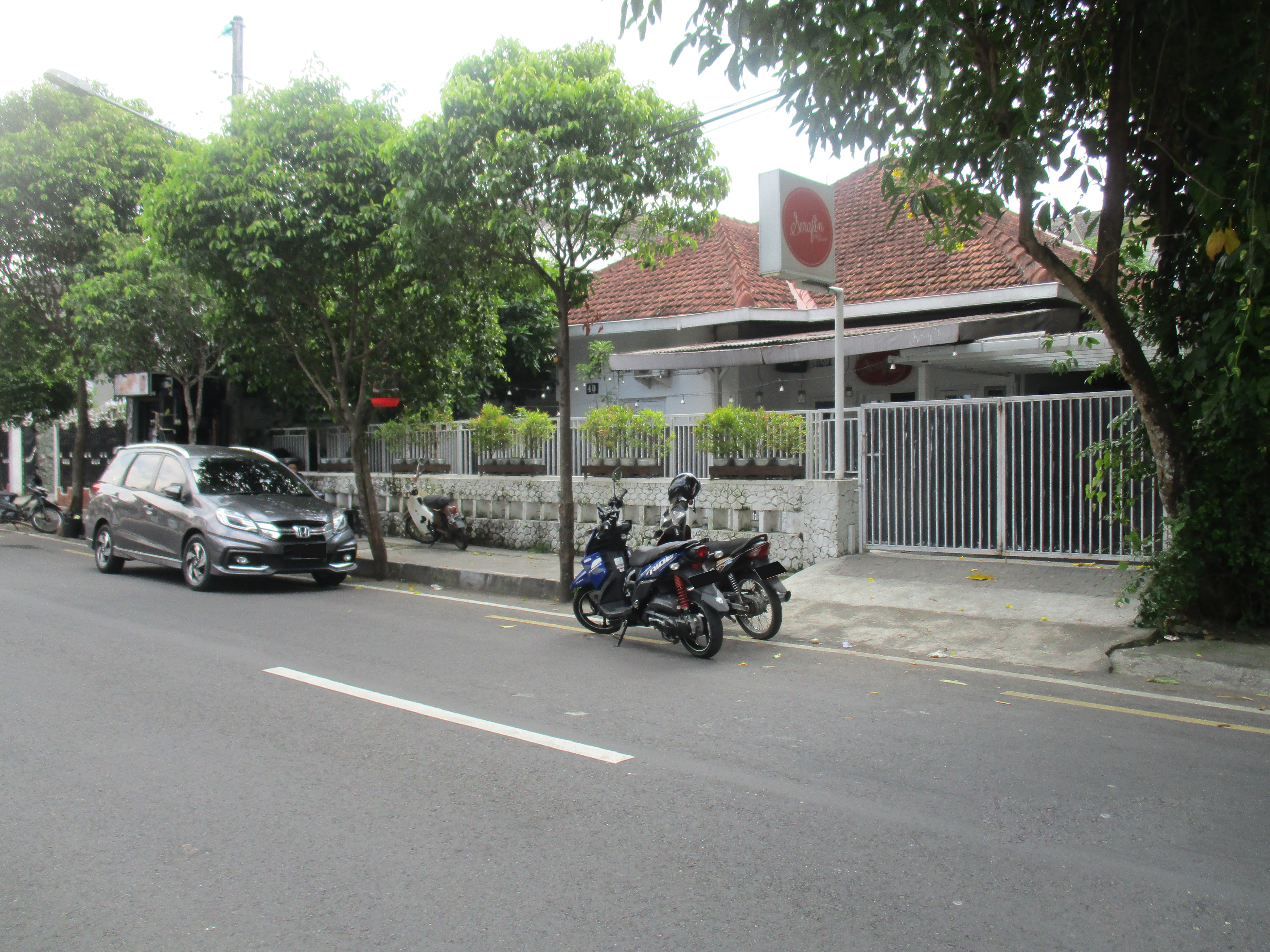 RUMAH + RUANG USAHA DI PAKUNINGRATAN, COKRODININGRAT, JETIS