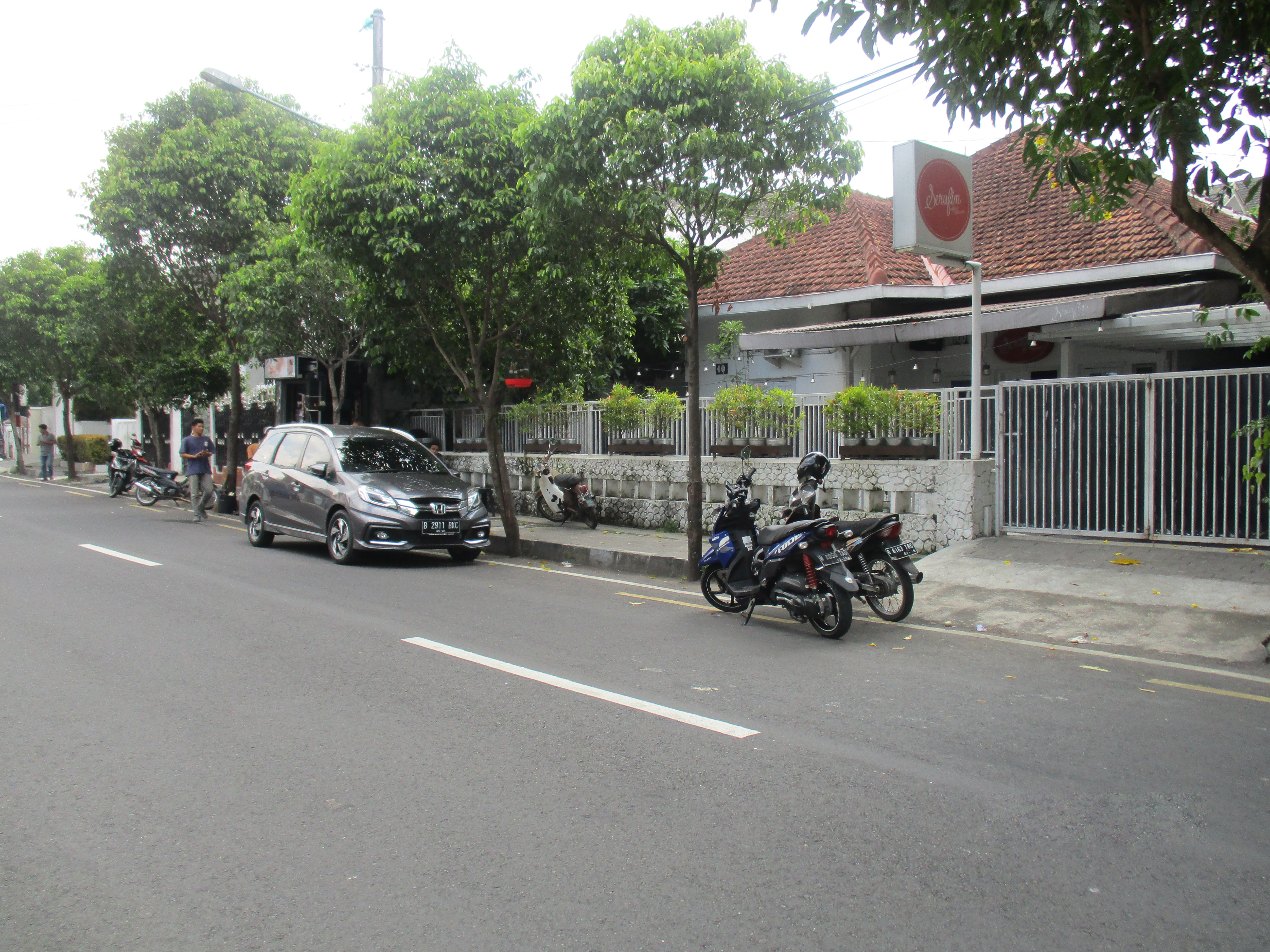 RUMAH + RUANG USAHA DI PAKUNINGRATAN, COKRODININGRAT, JETIS