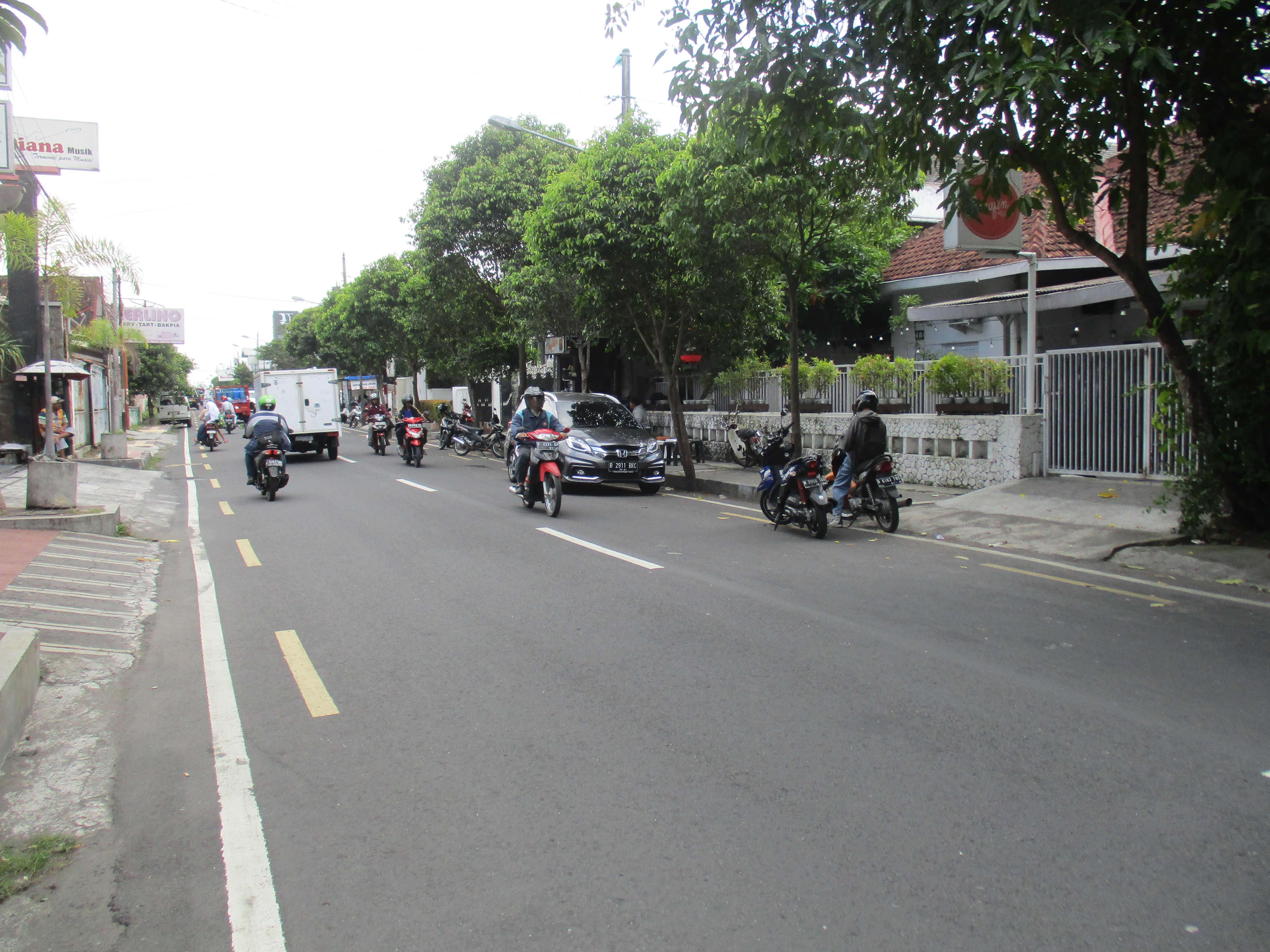 RUMAH + RUANG USAHA DI PAKUNINGRATAN, COKRODININGRAT, JETIS