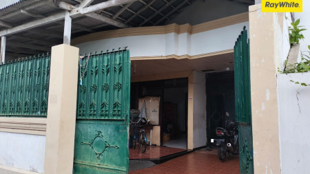 Dijual Rumah 2 lantai SHM di Jl Lebak Arum Surabaya