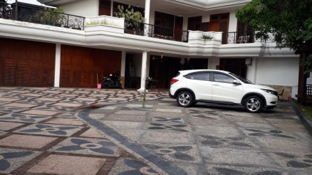 Di sewakan rumah bagus dan siap pakai di Darmo Sentosa Raya Surabaya