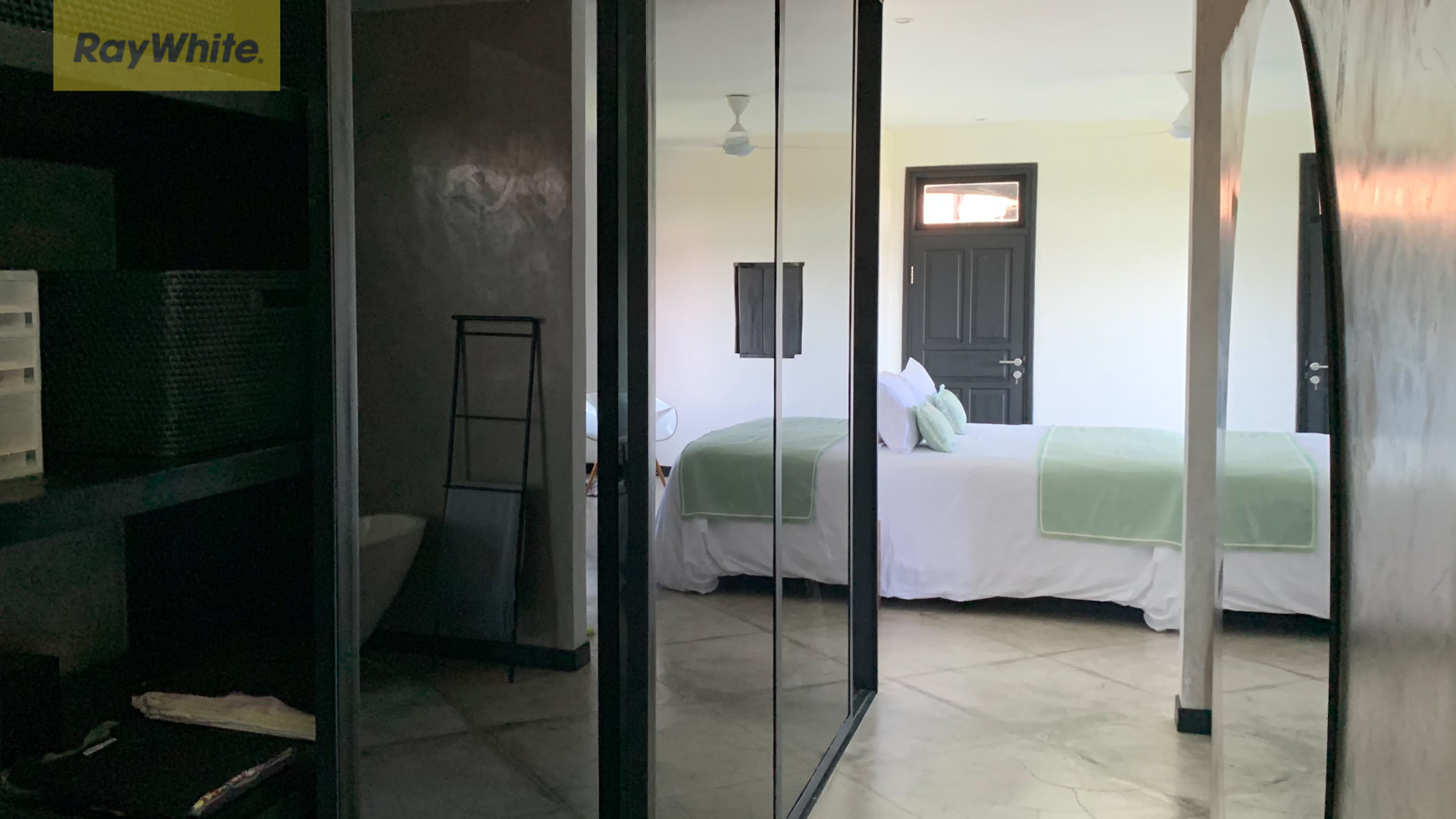 Villa Leasehold Modern 3 Bedroom in Great Location Banjar Kuwum Kerobokan