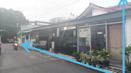 Rumah Lama Lokasi Startegis di Ampera  Kemang, Jakarta Selatan