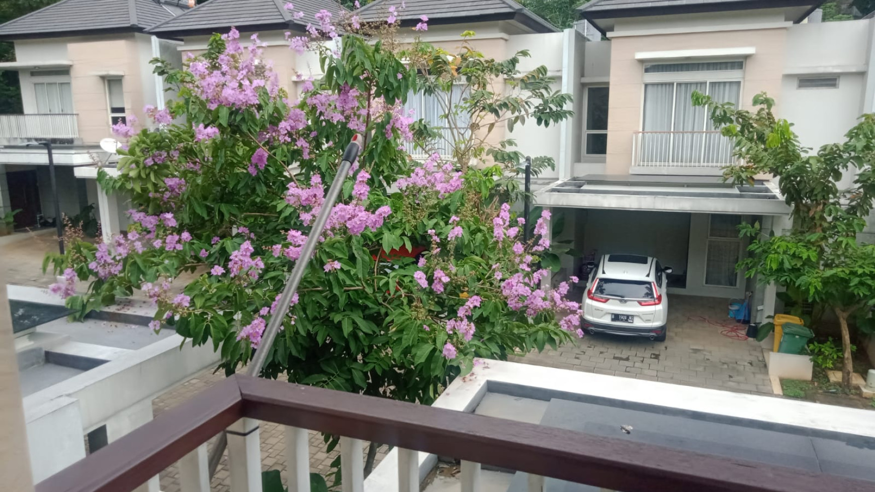 Rumah Cantik Modern Termurah Dekat MRT Di Lebak Bulus.