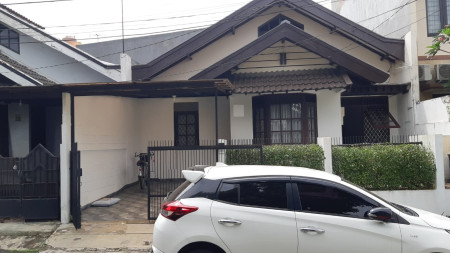 Rumah rapih, siap huni di Bintaro Sektor 2