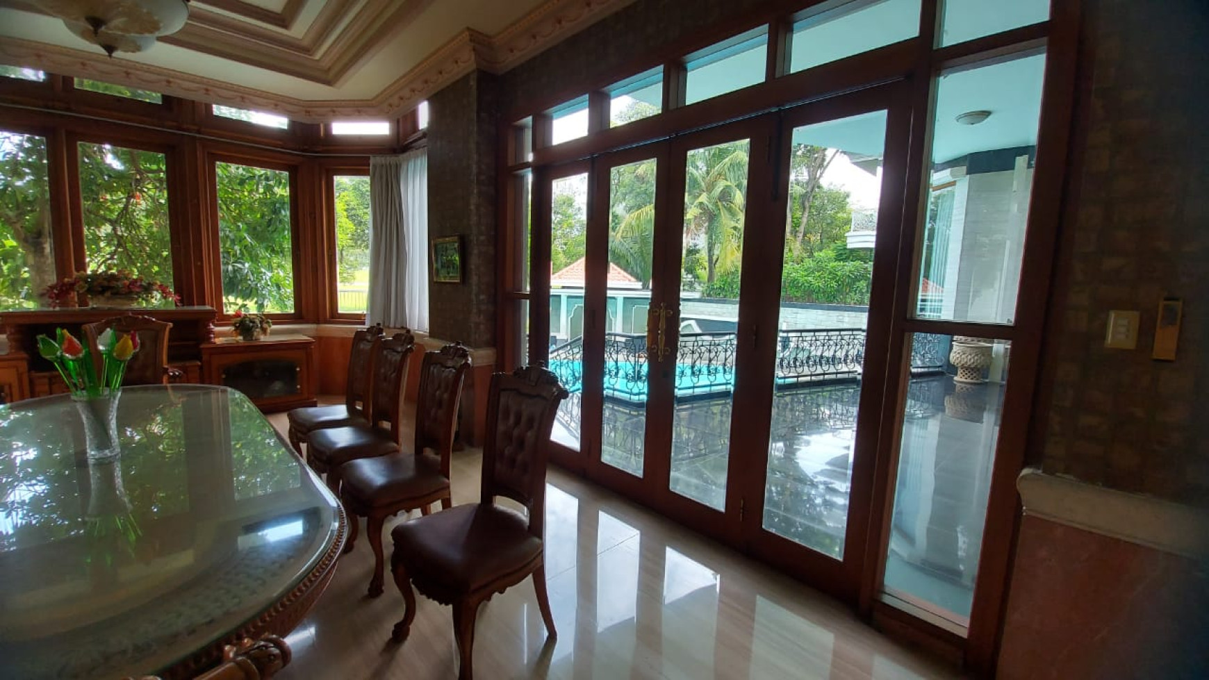 Dijual Rumah Graha Famili blok K - PRIVATE Kolam Renang - GOLF view - Full MARMER + Furnished - Surabaya- Siap Huni