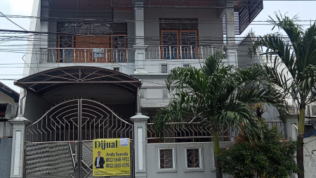 Rumah 2 Lantai di Jalan Purwodadi,Bubutan,Surabaya