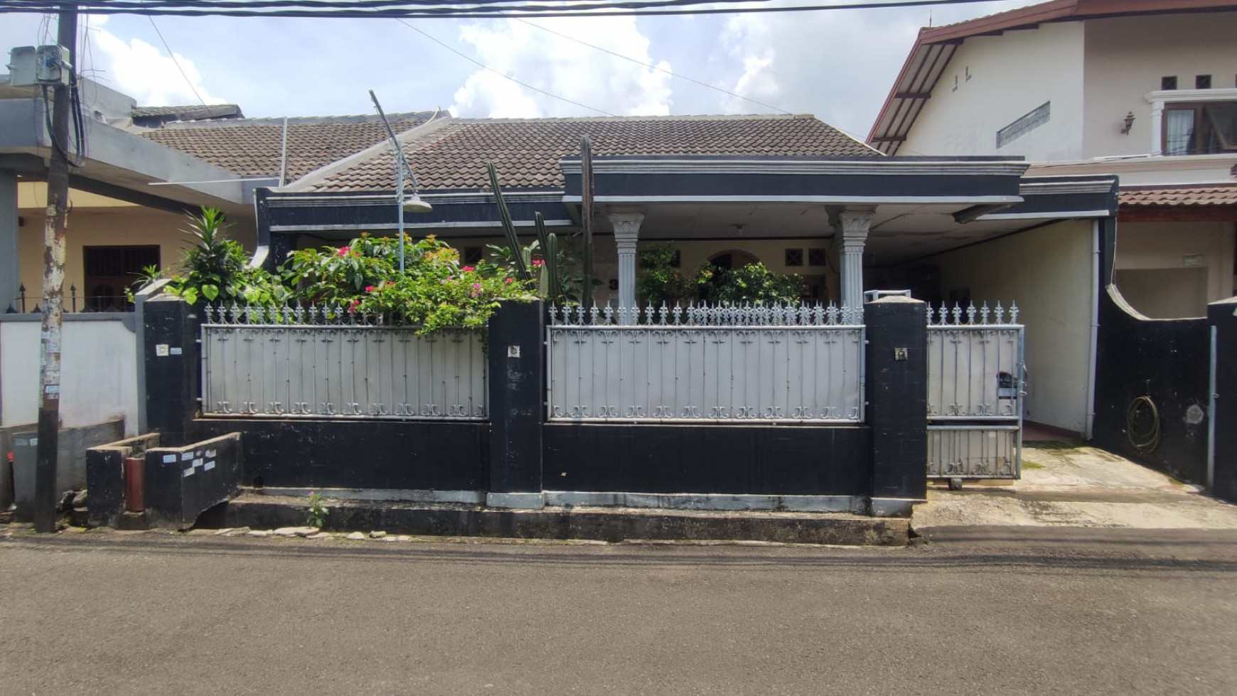 Rumah Minimalis di Larangan Selatan