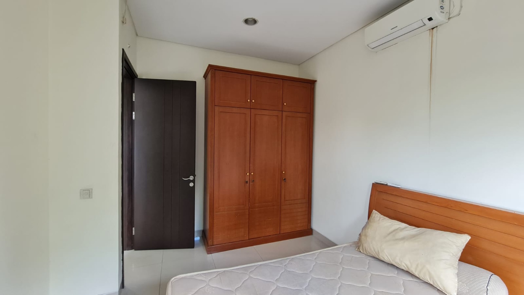 Rumah rapi illustria Eminent