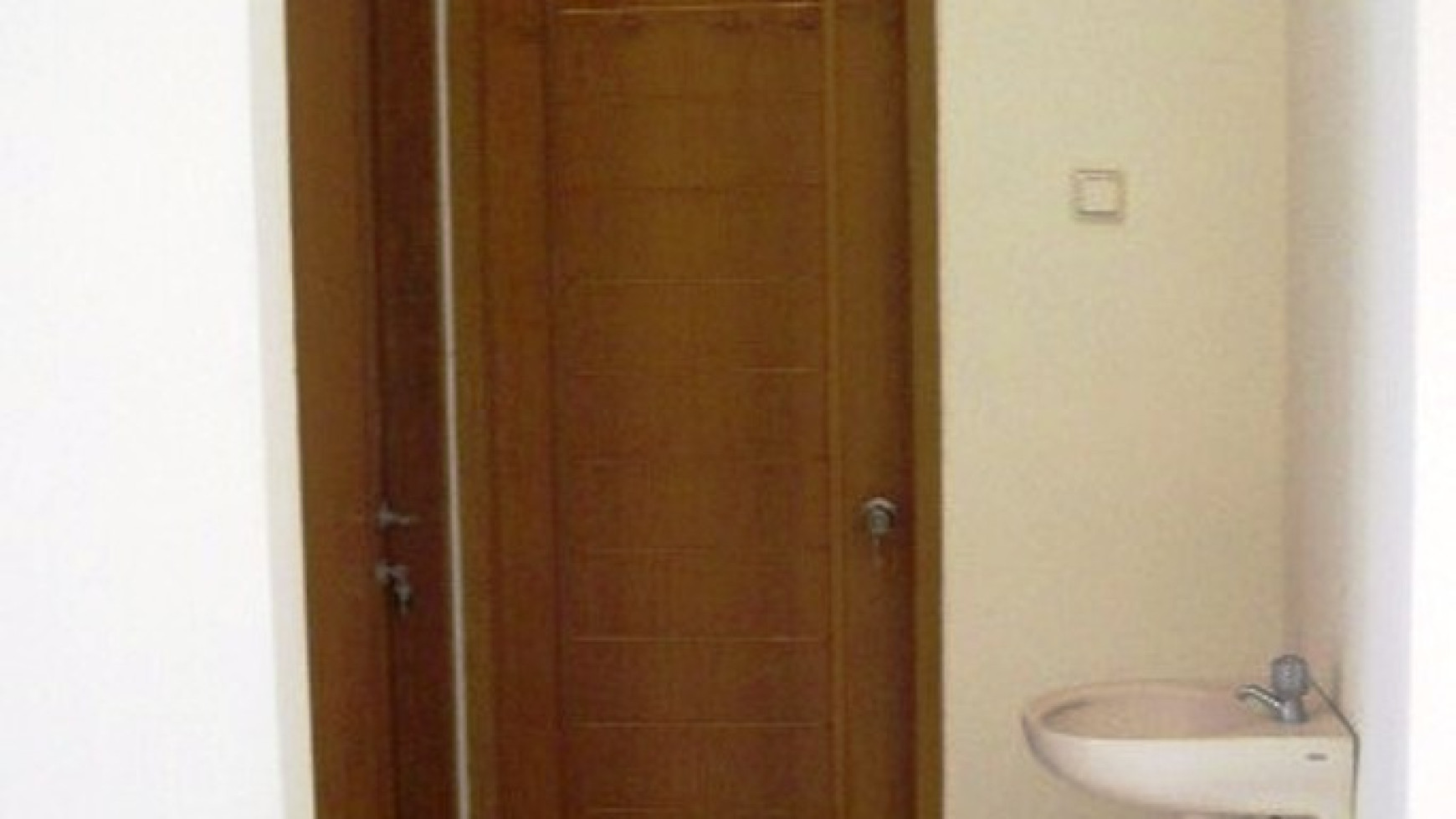 Rumah siap huni,minimalis,dalam cluster di Sektor 9 bintaro Jaya