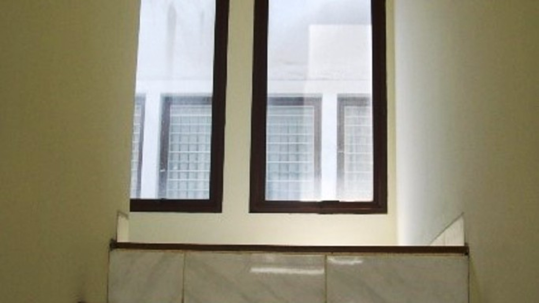 Rumah siap huni,minimalis,dalam cluster di Sektor 9 bintaro Jaya