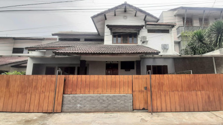 Rumah cantik  siap huni di Lebak bulus