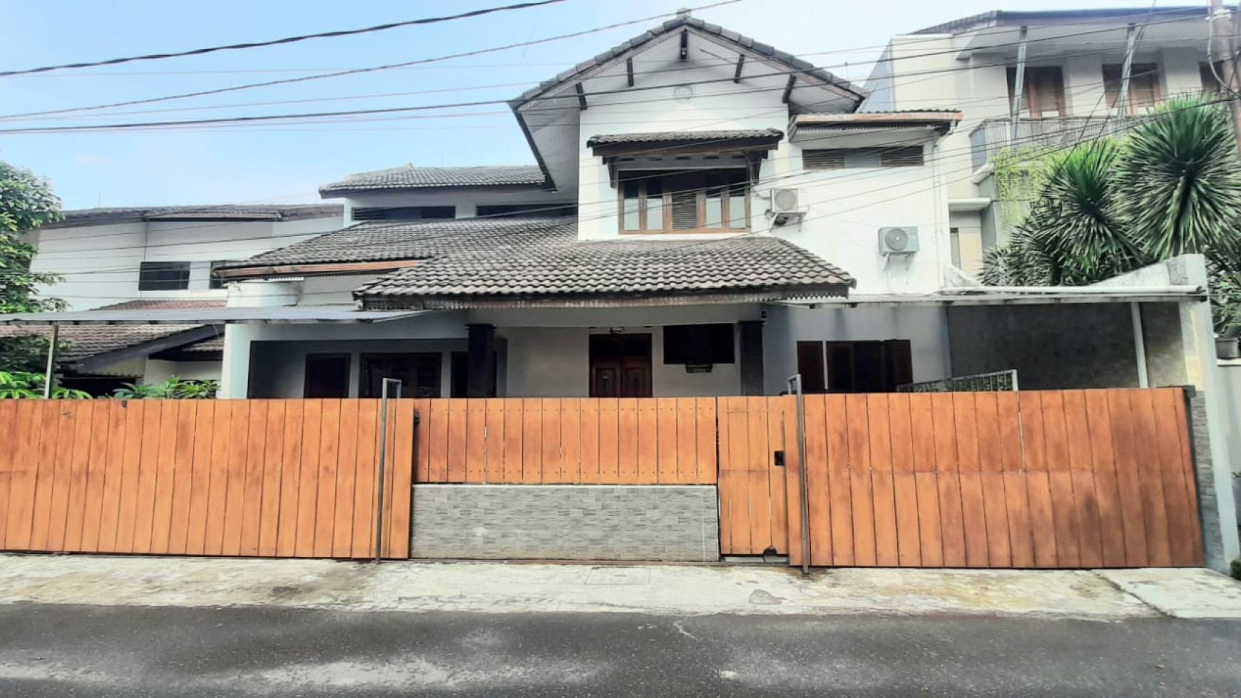 Rumah cantik  siap huni di Lebak bulus