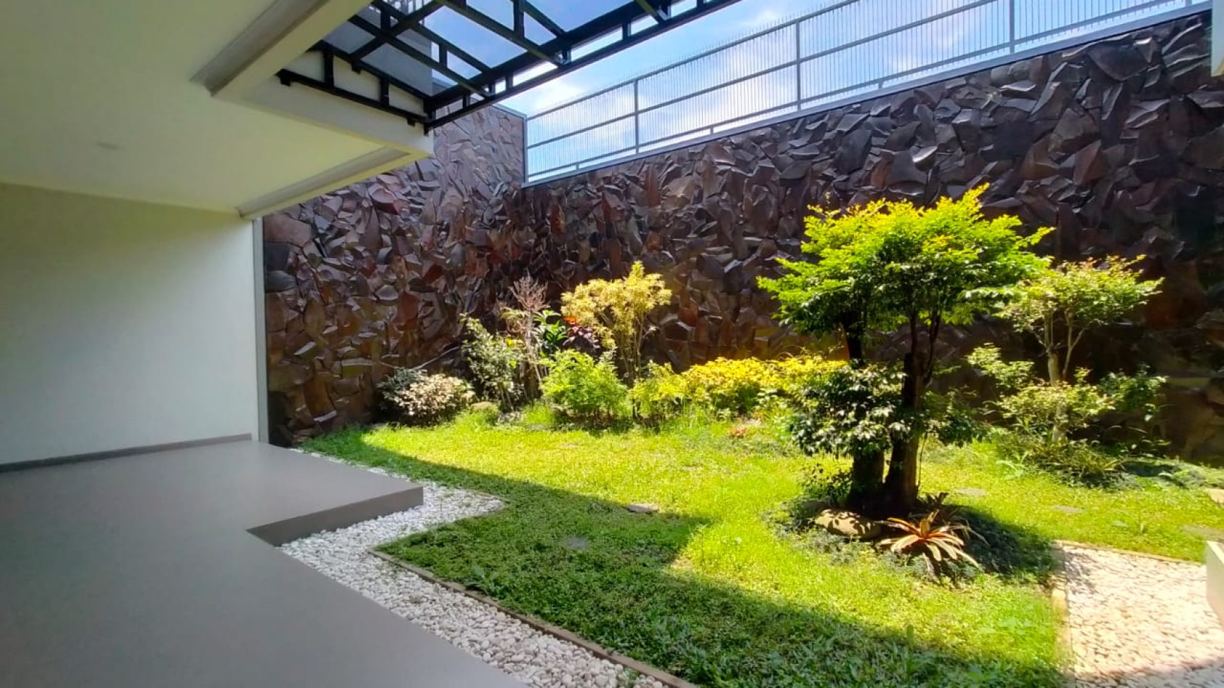 Rumah Asri dan Terawat di Komplek Batununggal, Bandung