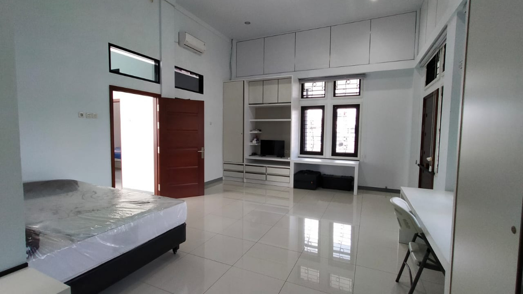 Rumah Mewah Full Furnished di Komplek Batununggal, Bandung