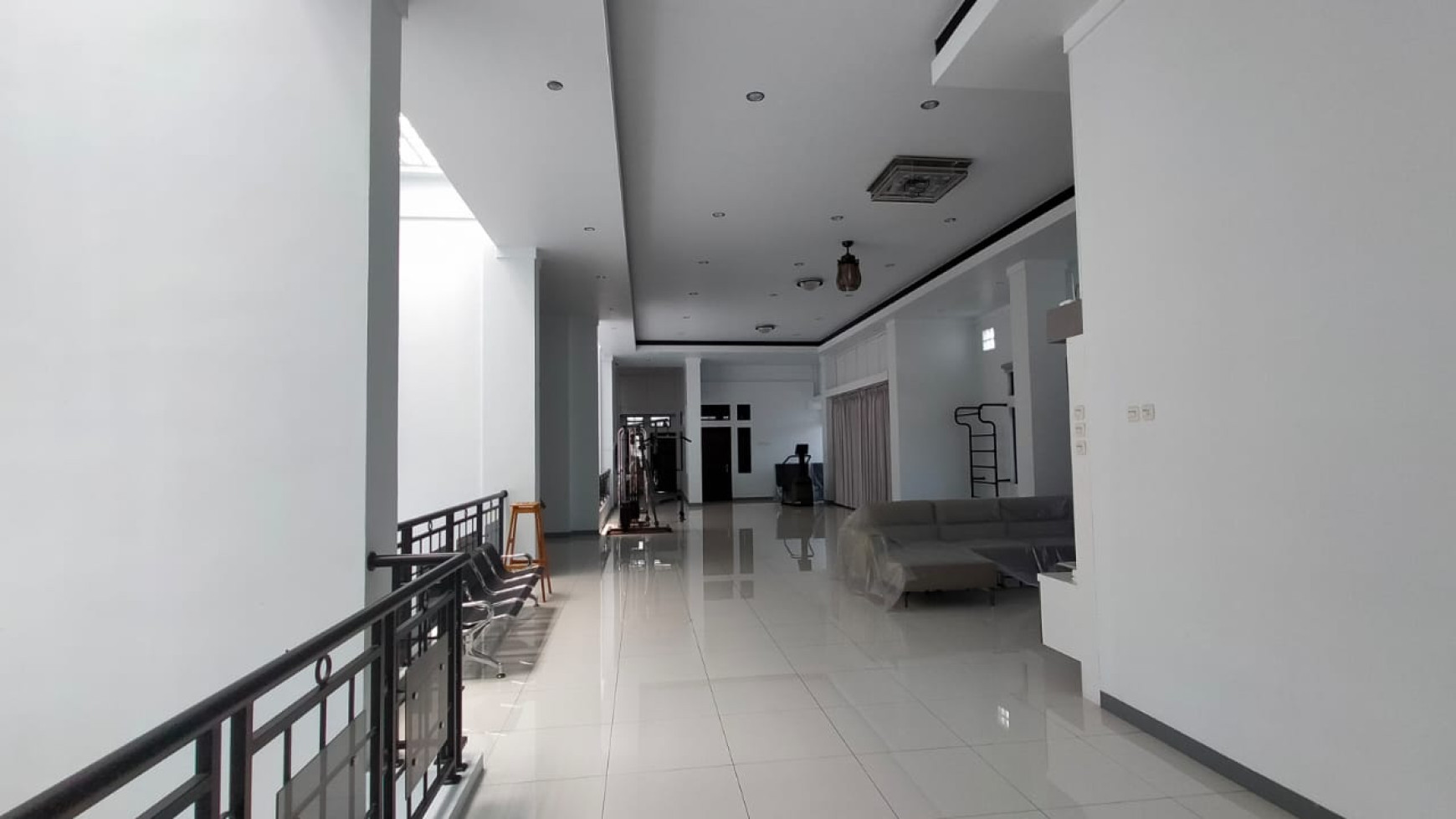 Rumah Mewah Full Furnished di Komplek Batununggal, Bandung