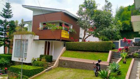 Rumah Nyaman & Terawat di jl Awiligar Raya, Dago