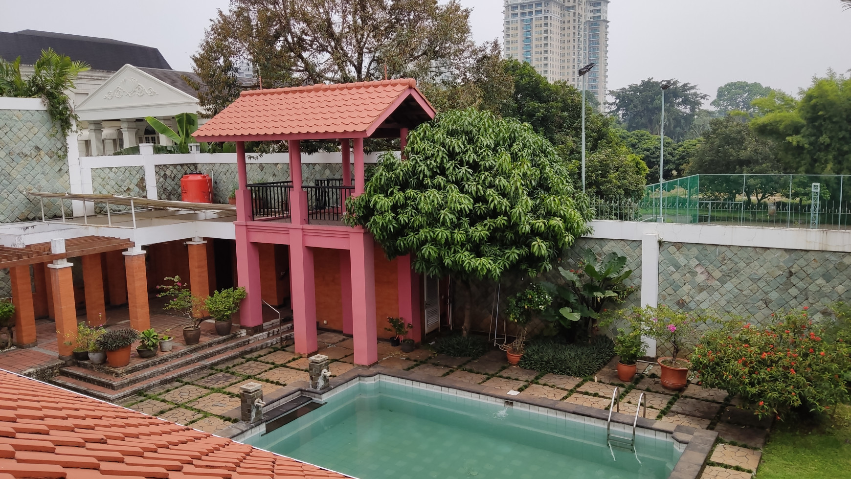 SEWA RUMAH MEWAH BUKIT GOLF PONDOK INDAH