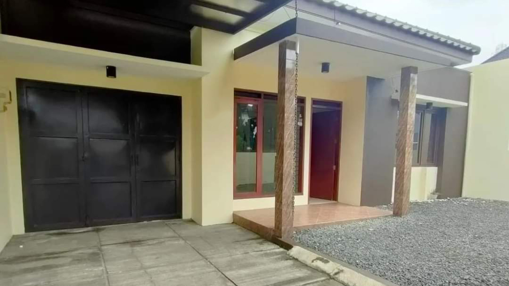 Rumah Minimalis Asri di Komplek Singgasana, Bandung