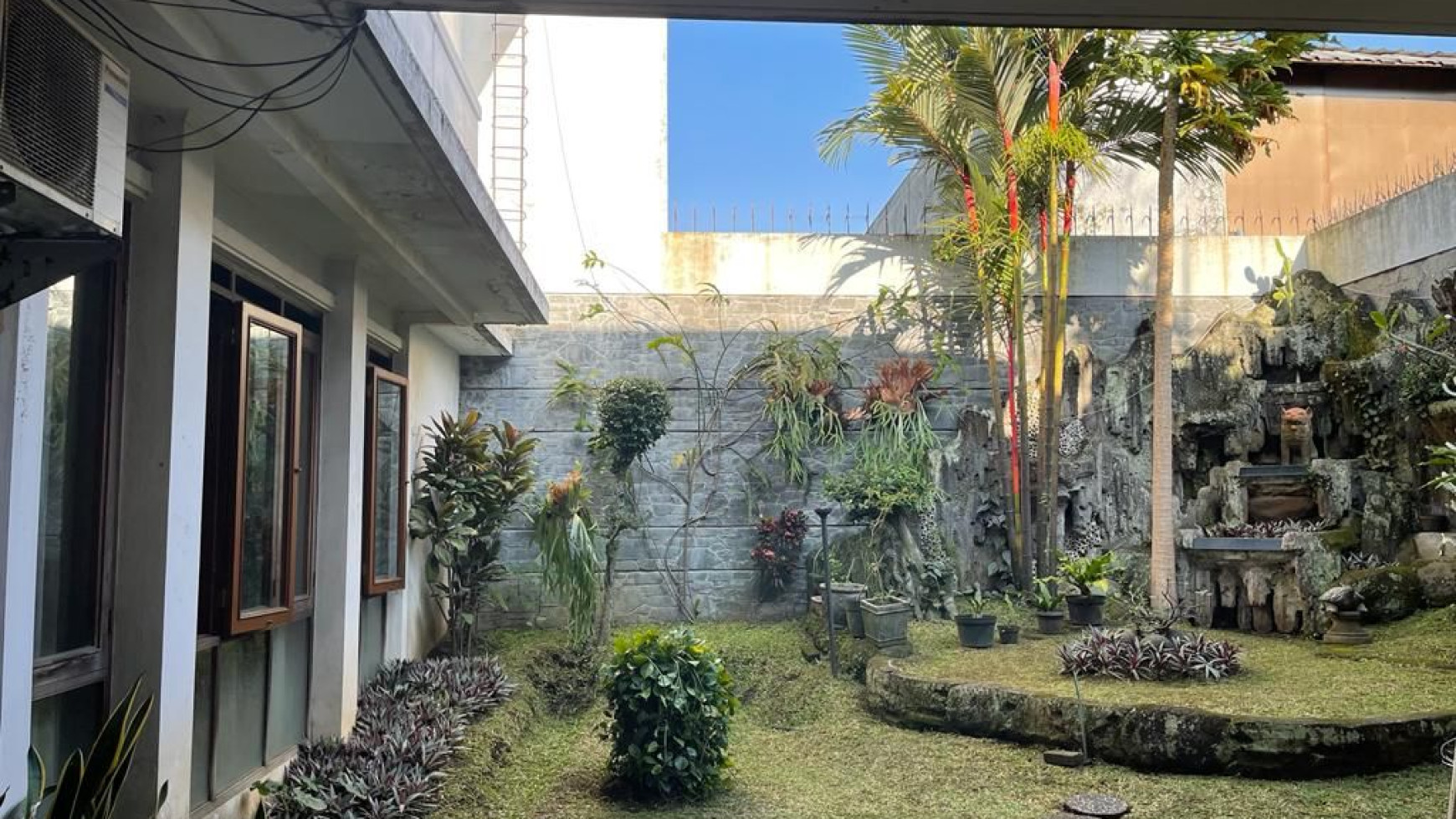 Rumah Cantik di Batununggal Elok
