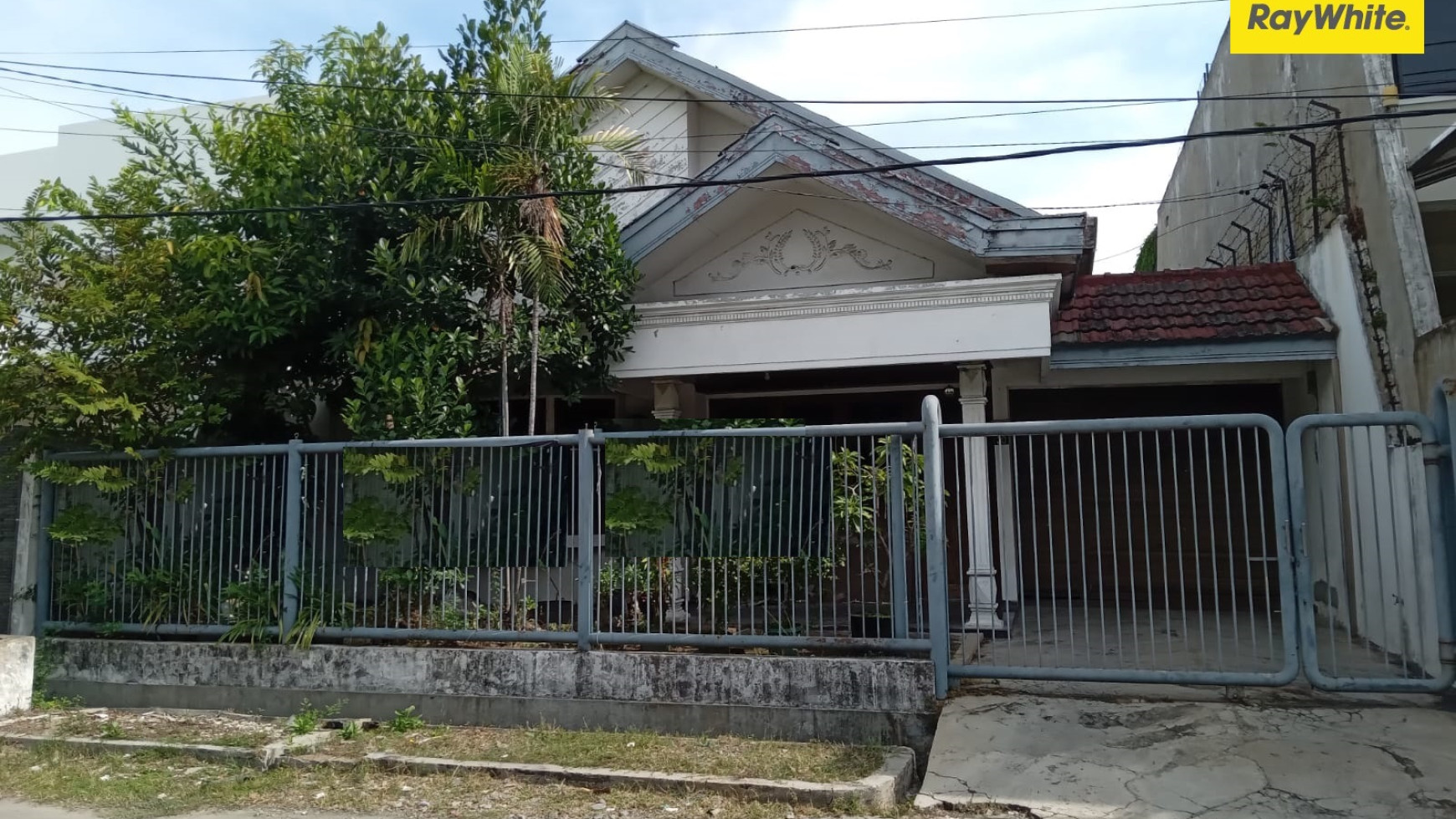 Dijual Rumah Hitung Tanah SHM di Dharmahusada Indah Tengah Surabaya